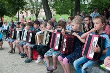 Die Kleinen Harmonisten vor ihrem ersten Auftritt beim Pavillonkonzert
